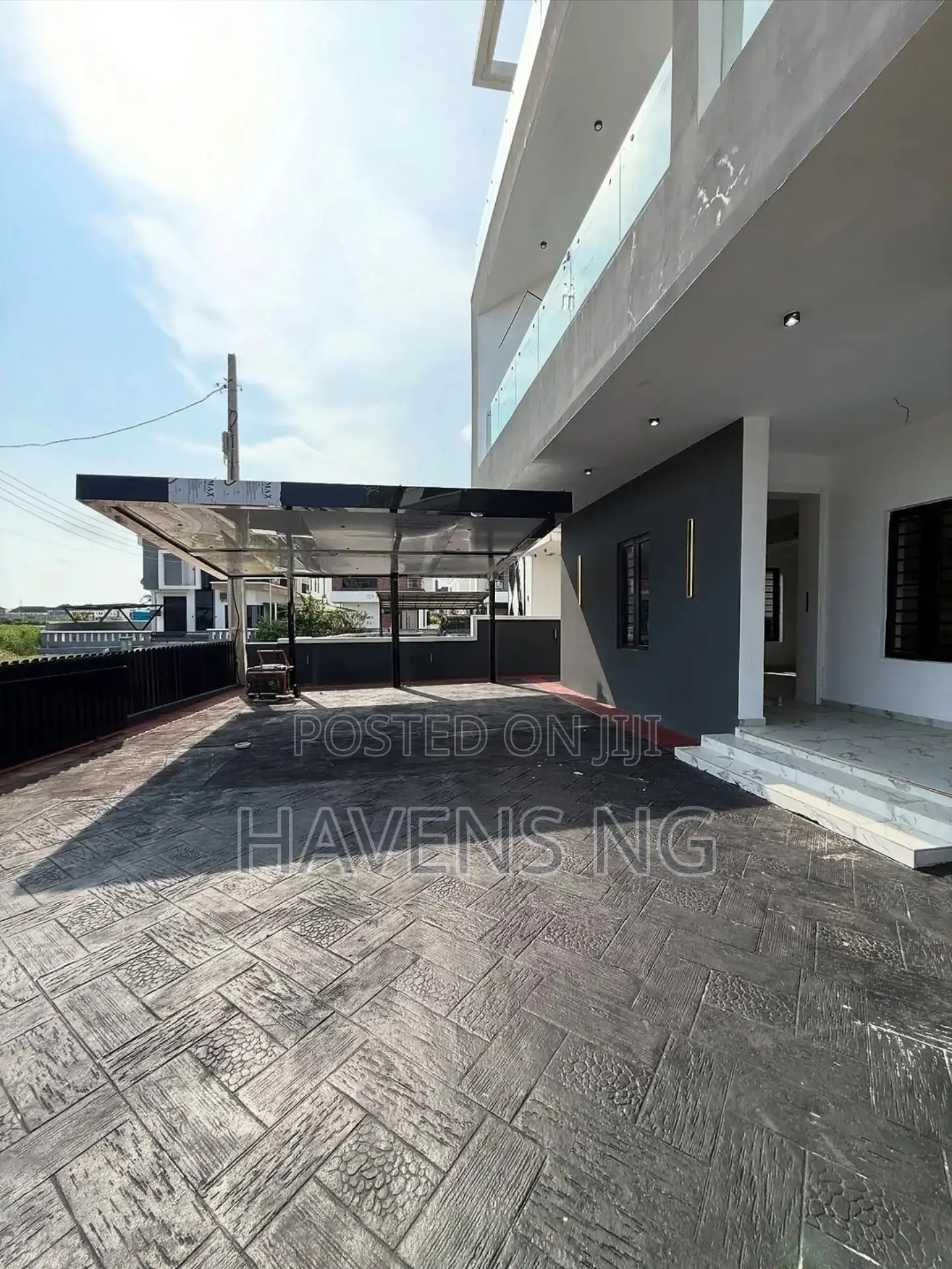 5bdrm Duplex in Ikota for sale in Ikota
