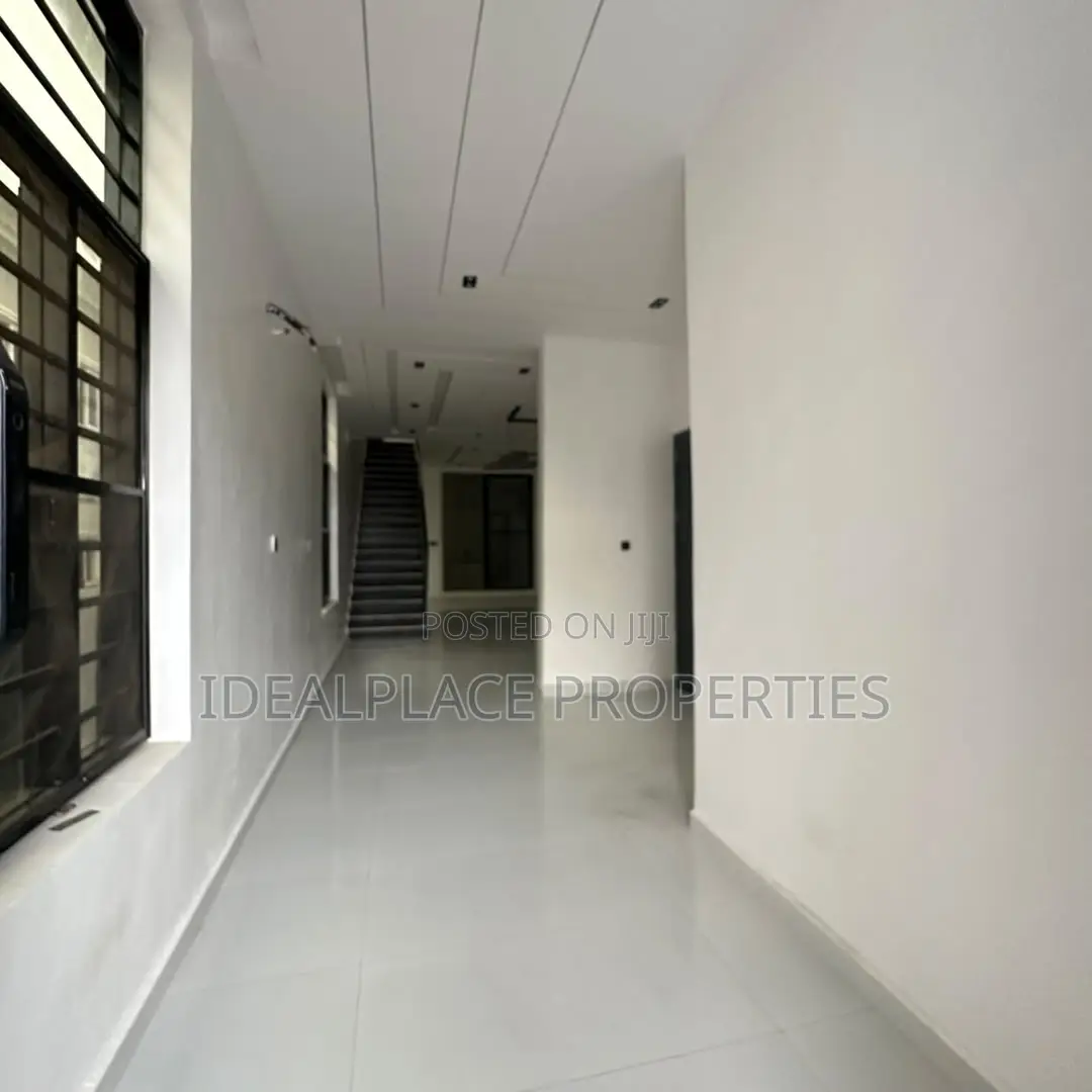 5bdrm Duplex in Sangotedo for sale in Sangotedo