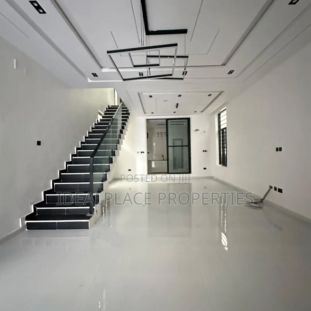 5bdrm Duplex in Sangotedo for sale in Sangotedo