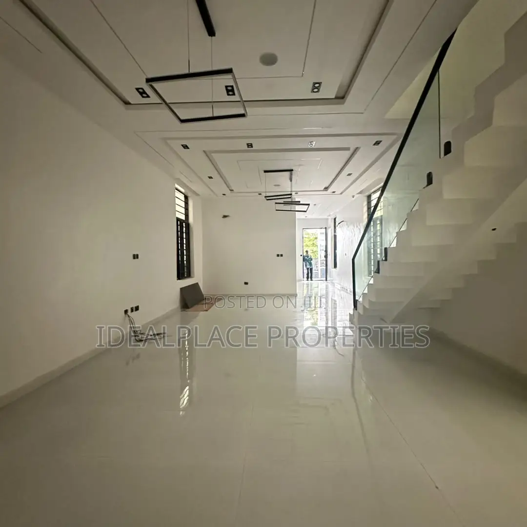5bdrm Duplex in Sangotedo for sale in Sangotedo