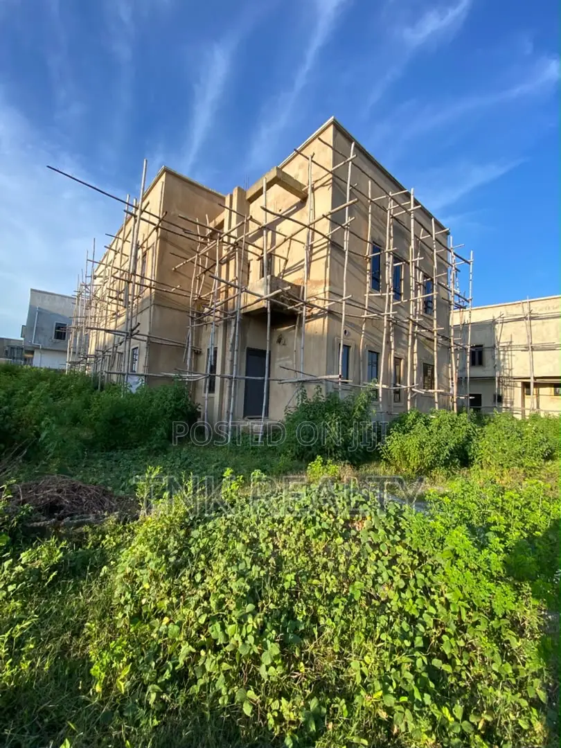 4bdrm Duplex in Maralago Lake City, Karsana for sale in Karsana