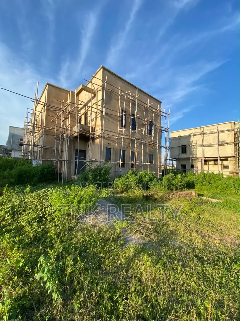 4bdrm Duplex in Maralago Lake City, Karsana for sale in Karsana
