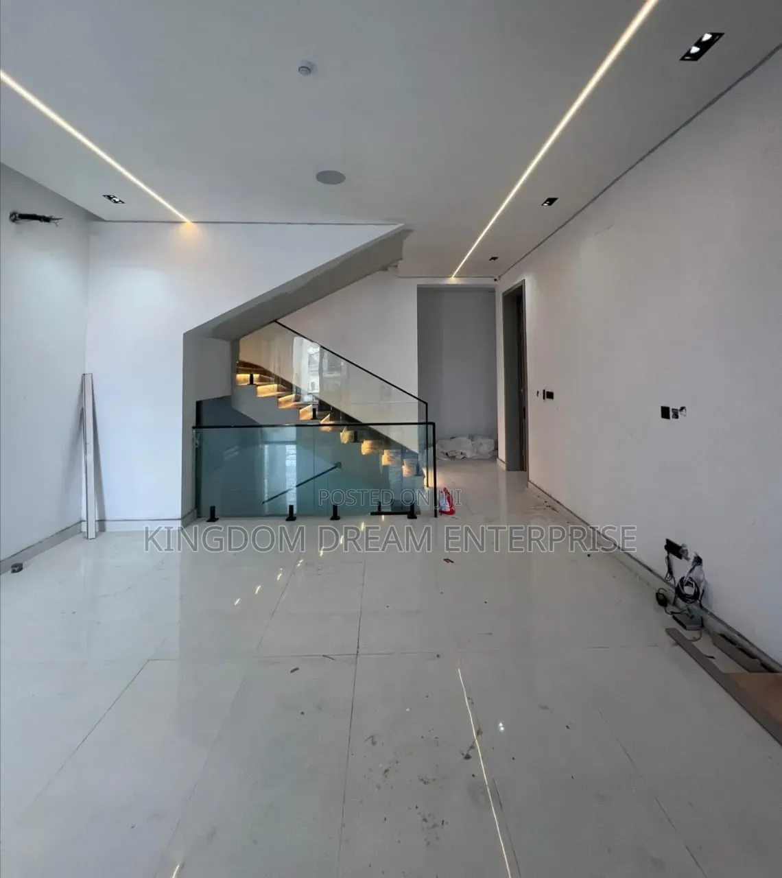 5bdrm Duplex in Lekki Phase 1 Lagos for sale in Lekki Phase 1