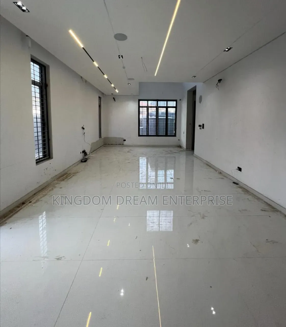 5bdrm Duplex in Lekki Phase 1 Lagos for sale in Lekki Phase 1