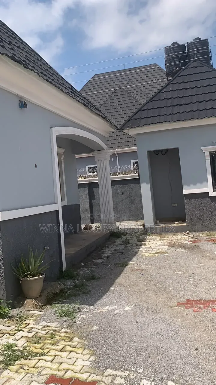 3bdrm Bungalow in Pyakasa Axis, Lugbe District for sale in Lugbe District