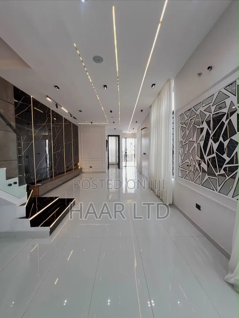 5bdrm Duplex in Ikota for sale in Ikota