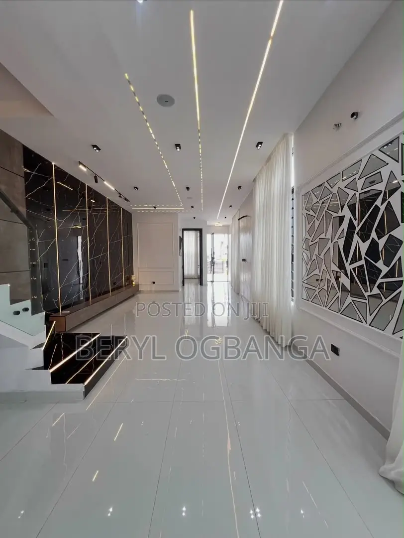 5bdrm Duplex in Ikota for sale in Ikota