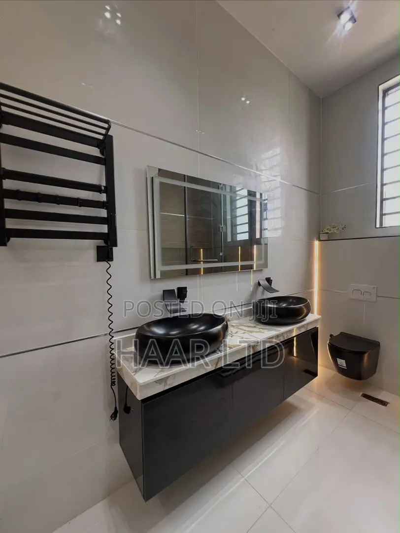 5bdrm Duplex in Ikota for sale in Ikota