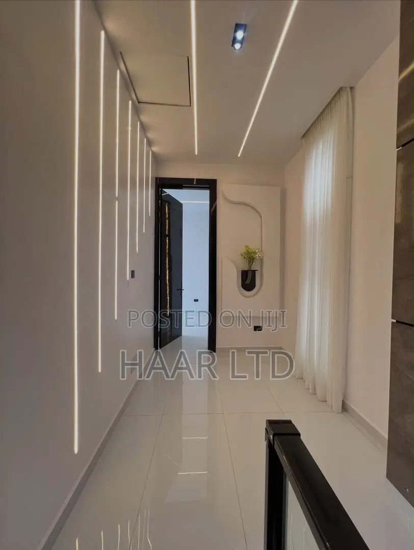 5bdrm Duplex in Ikota for sale in Ikota