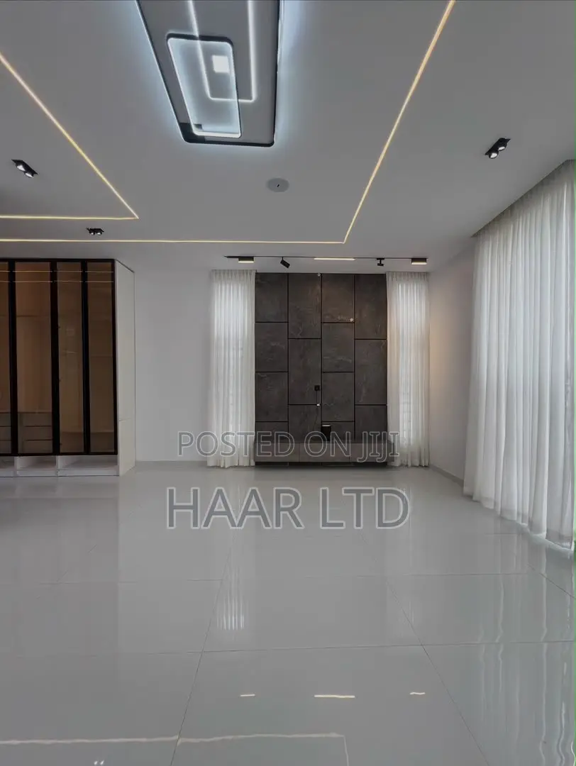 5bdrm Duplex in Ikota for sale in Ikota