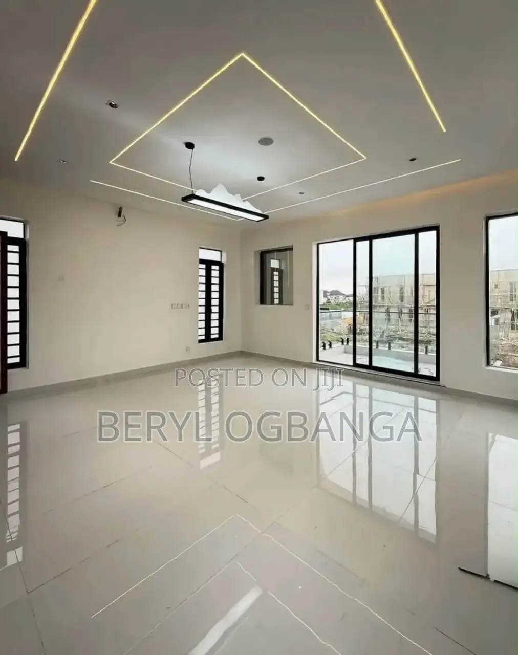 5bdrm Duplex in Lekki Phase 2 for sale in Lekki Phase 2