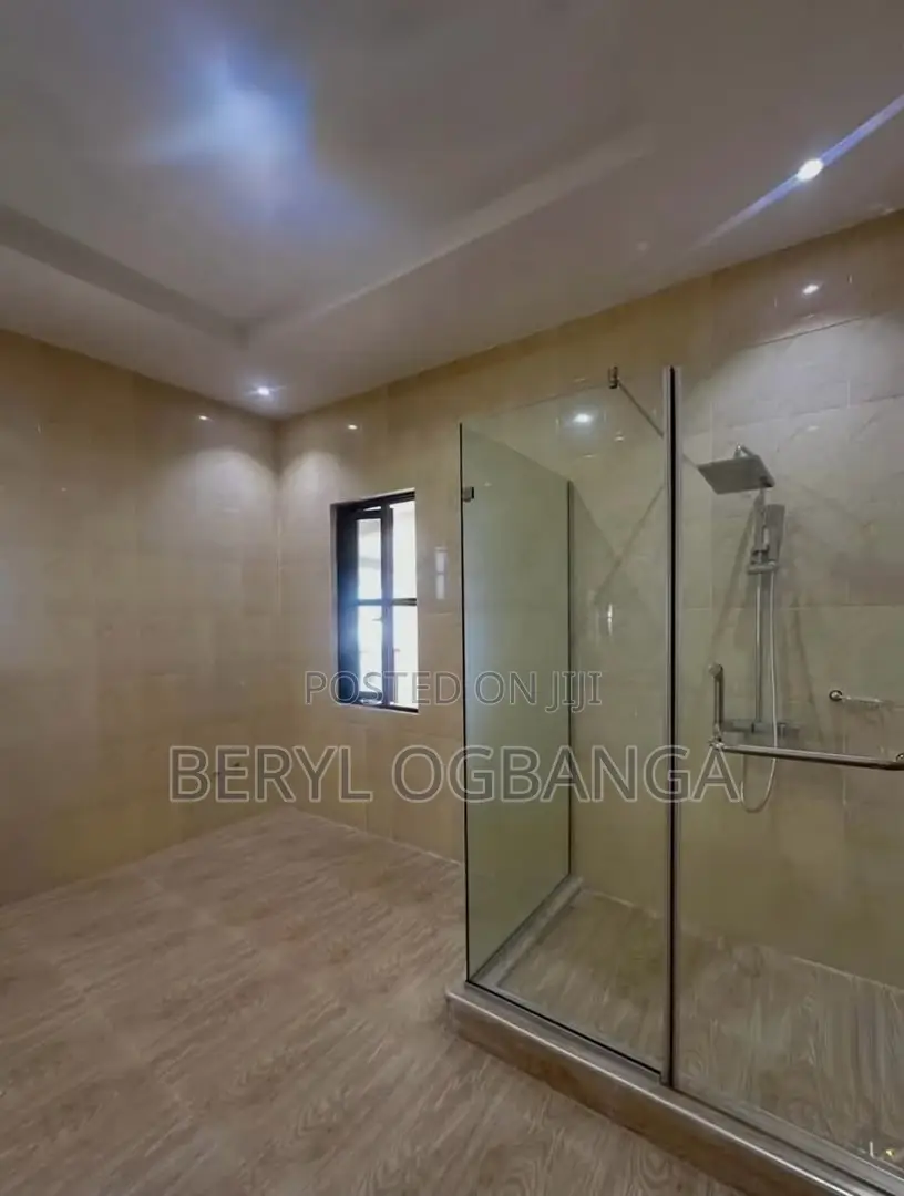 5bdrm Penthouse in Lekki Phase 1 for rent in Lekki Phase 1