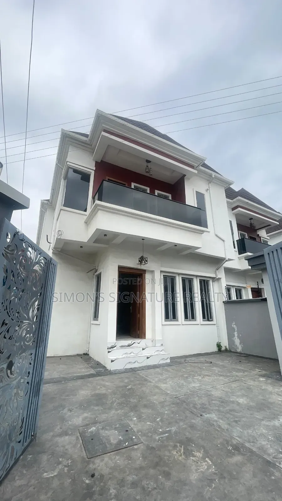 4bdrm Duplex in New Road, Idado for sale in Idado