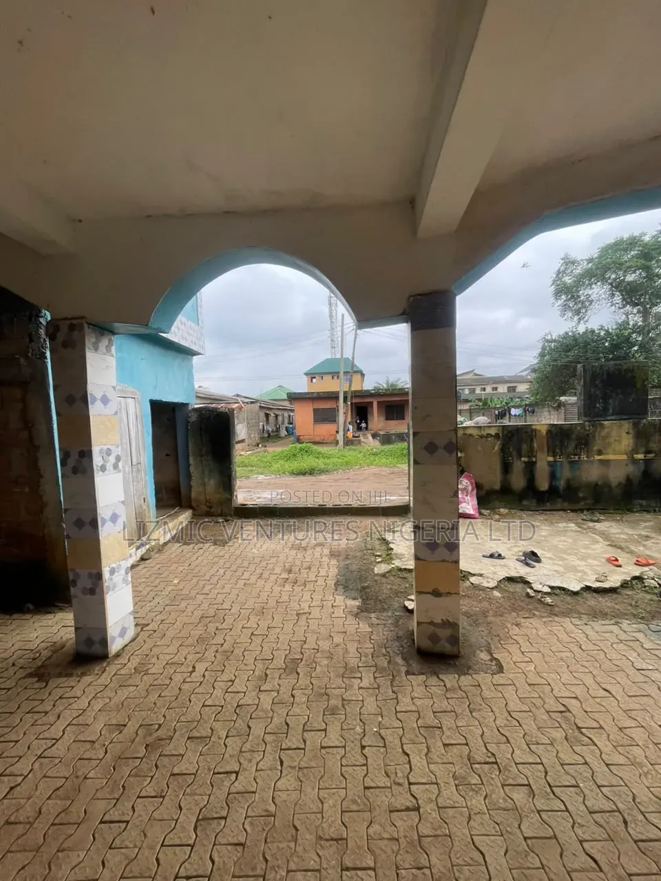 Church Hall Tolet in Ikotun / Ikotun/Igando
