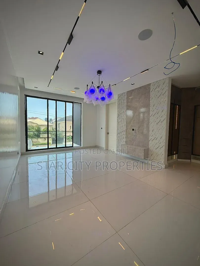 5bdrm Duplex in Admiralty Way, Lekki Phase 1 for sale in Lekki Phase 1