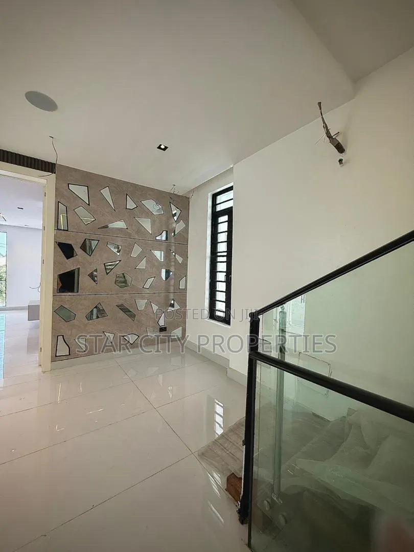 5bdrm Duplex in Admiralty Way, Lekki Phase 1 for sale in Lekki Phase 1