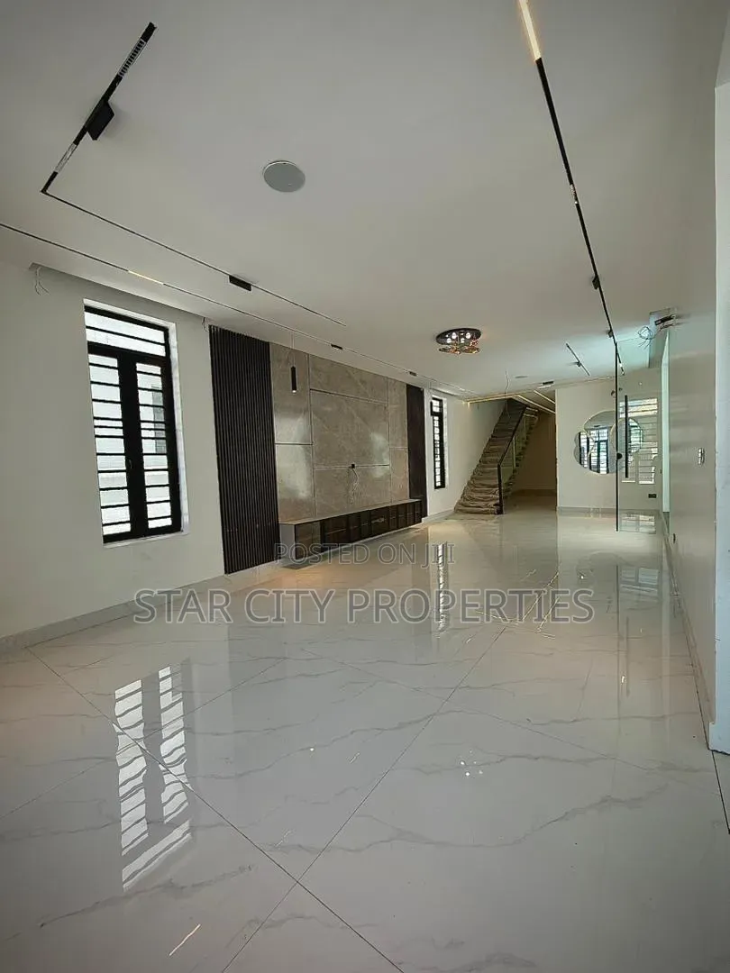 5bdrm Duplex in Admiralty Way, Lekki Phase 1 for sale in Lekki Phase 1