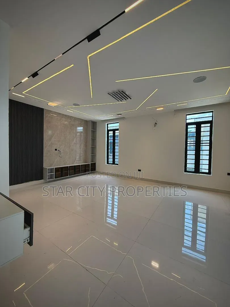 5bdrm Duplex in Admiralty Way, Lekki Phase 1 for sale in Lekki Phase 1