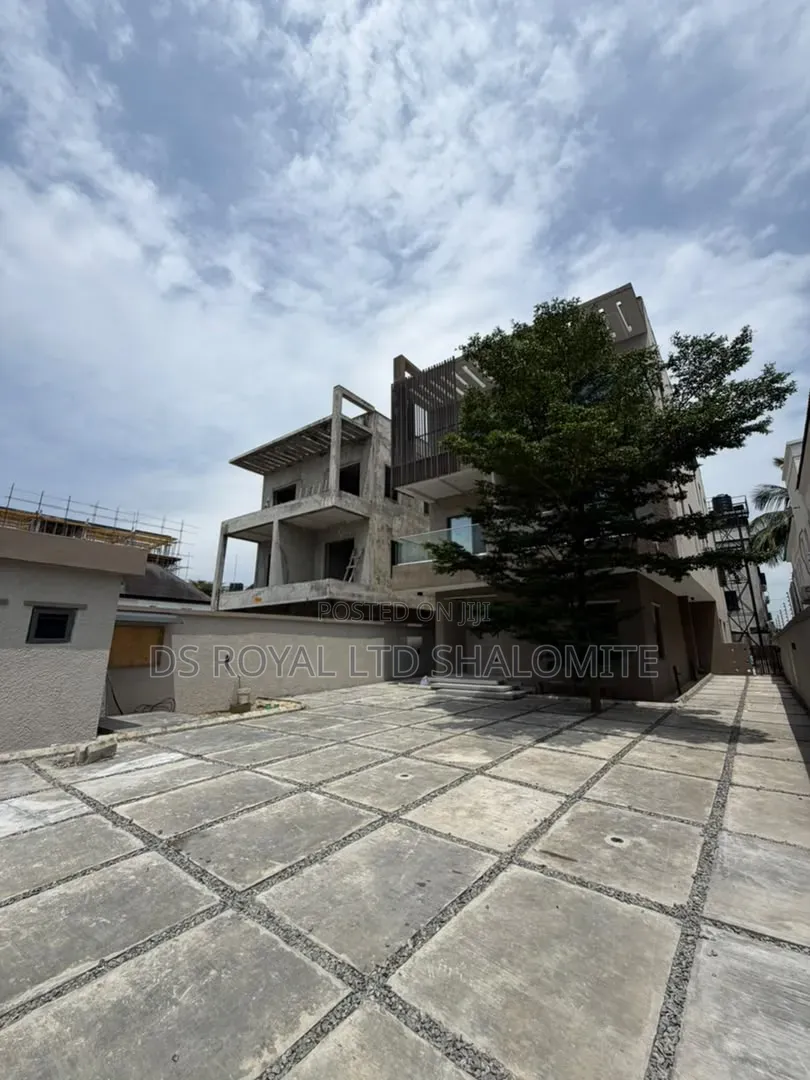 5bdrm Duplex in Lekki Phase 1 for sale in Lekki Phase 1