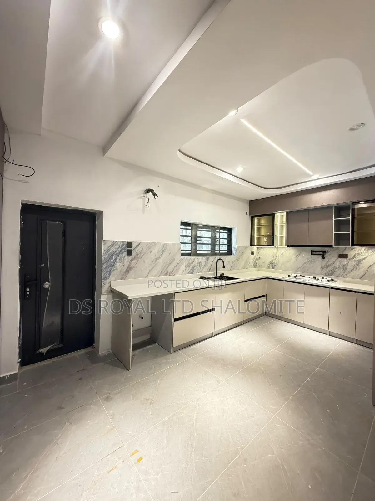 5bdrm Duplex in Lekki Phase 1 for sale in Lekki Phase 1