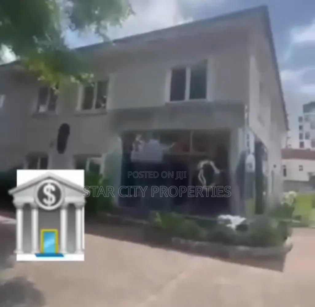1600sqm of Land in Falomo
