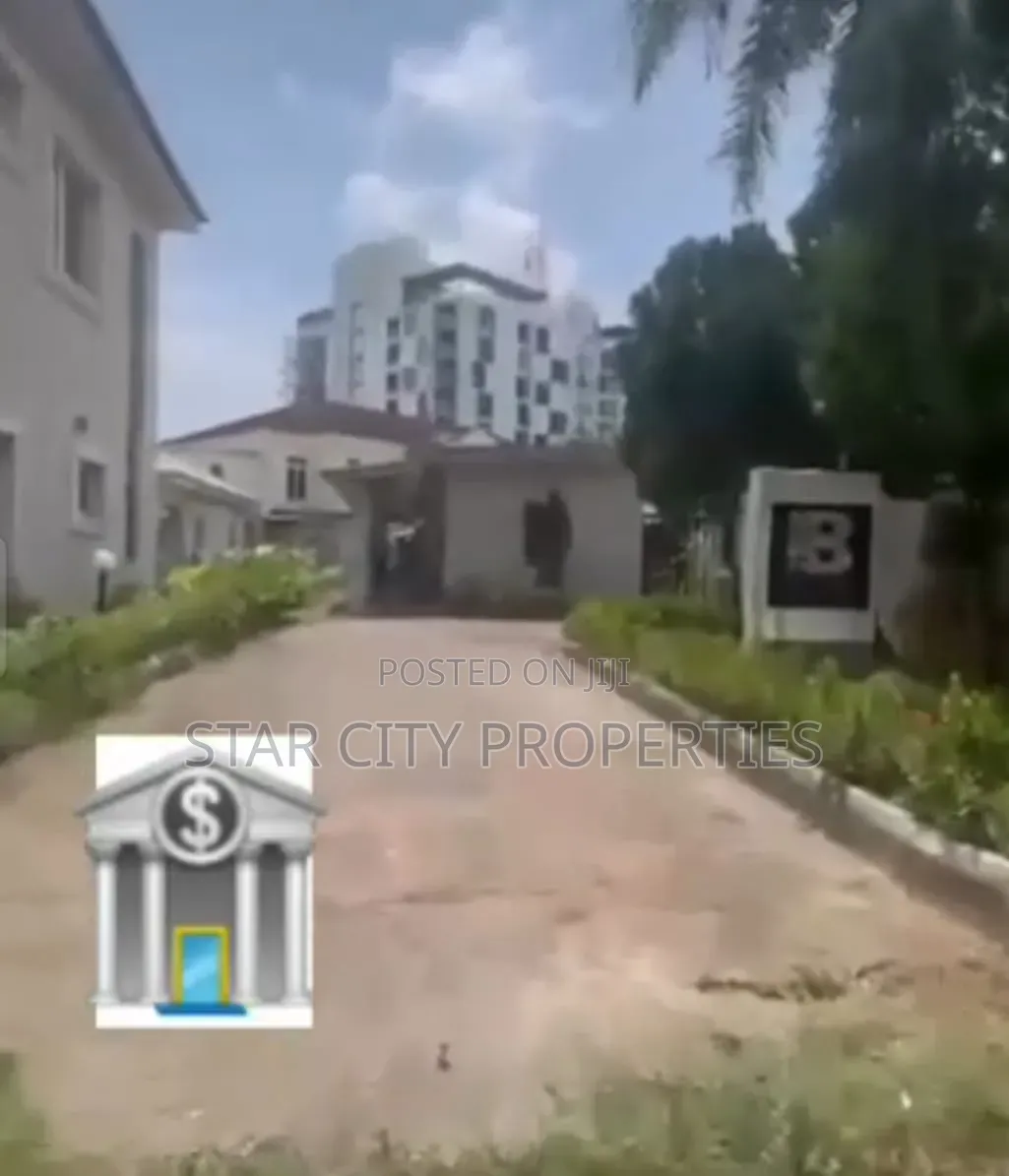 1600sqm of Land in Falomo