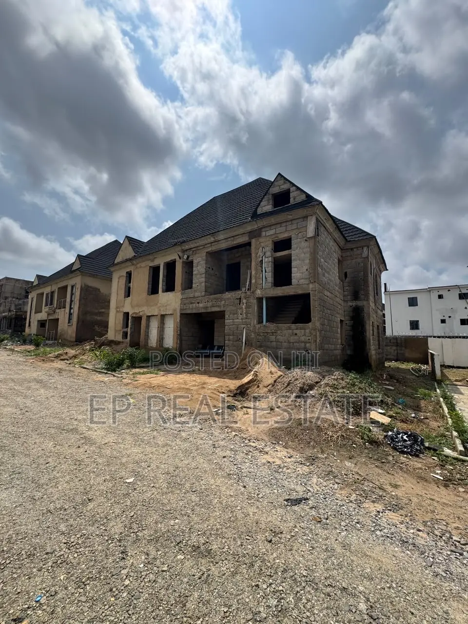 3bdrm Duplex in Idu for sale in Idu
