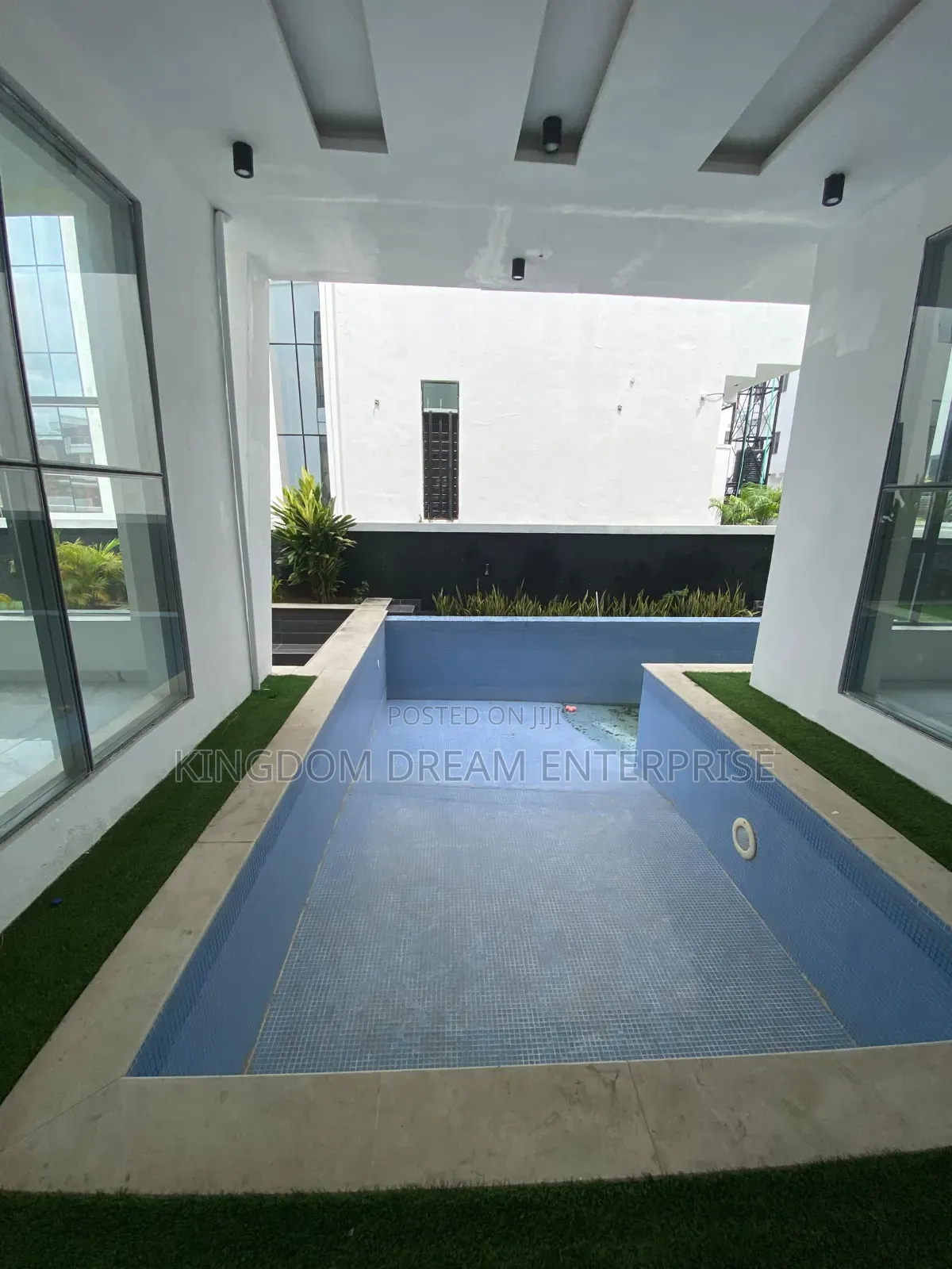5bdrm Duplex in Osapa London Lekki for sale in Osapa london