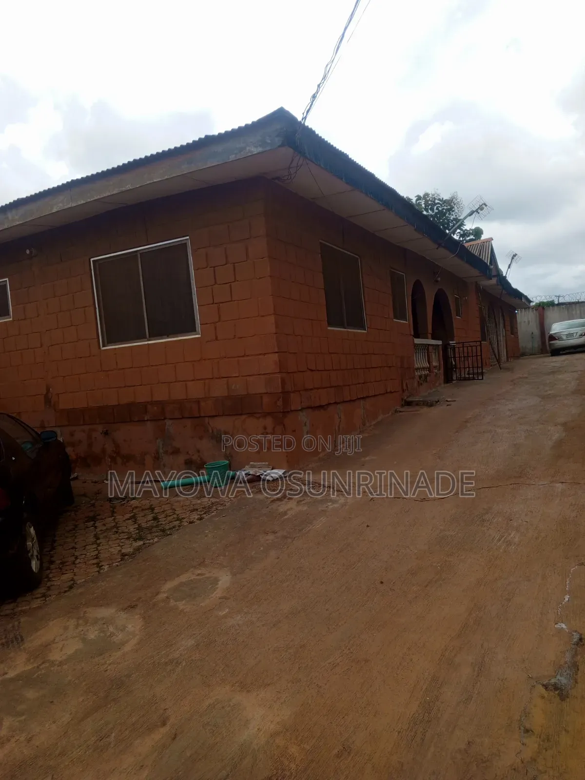 6bdrm Bungalow in Ologuneru for sale in Ologuneru