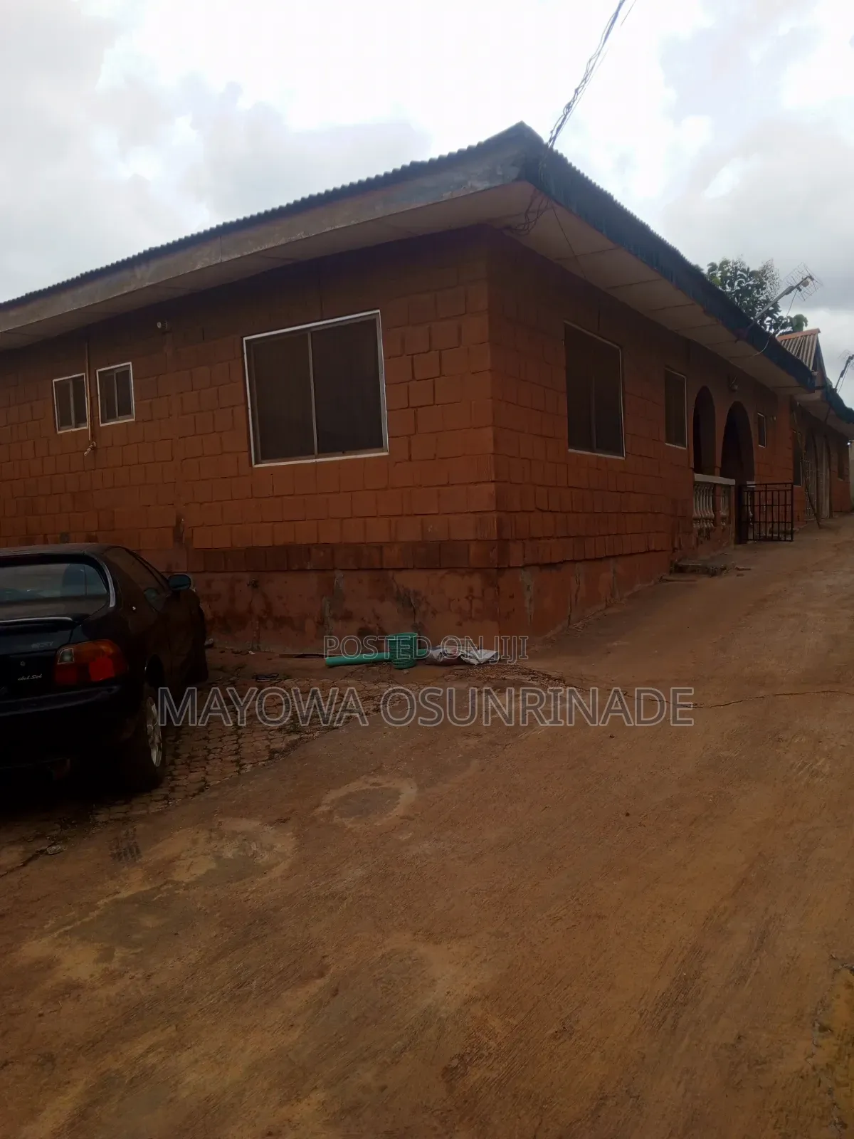 6bdrm Bungalow in Ologuneru for sale in Ologuneru