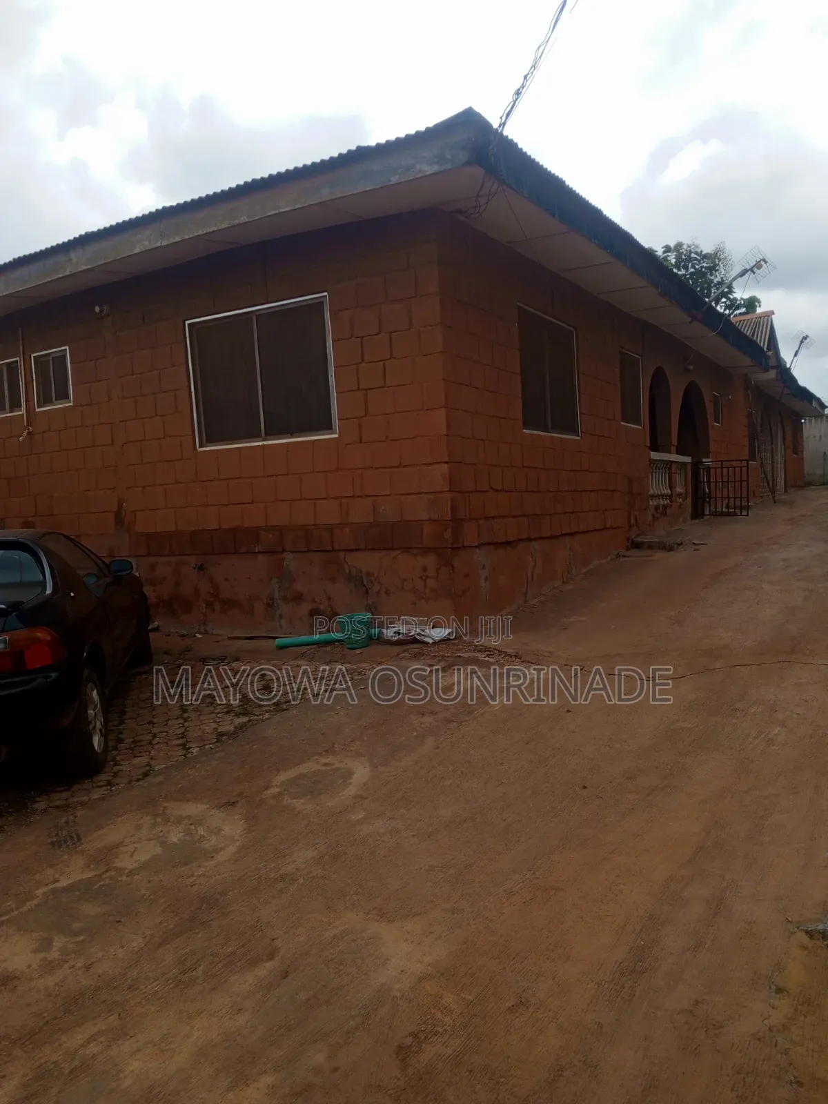 6bdrm Bungalow in Ologuneru for sale in Ologuneru
