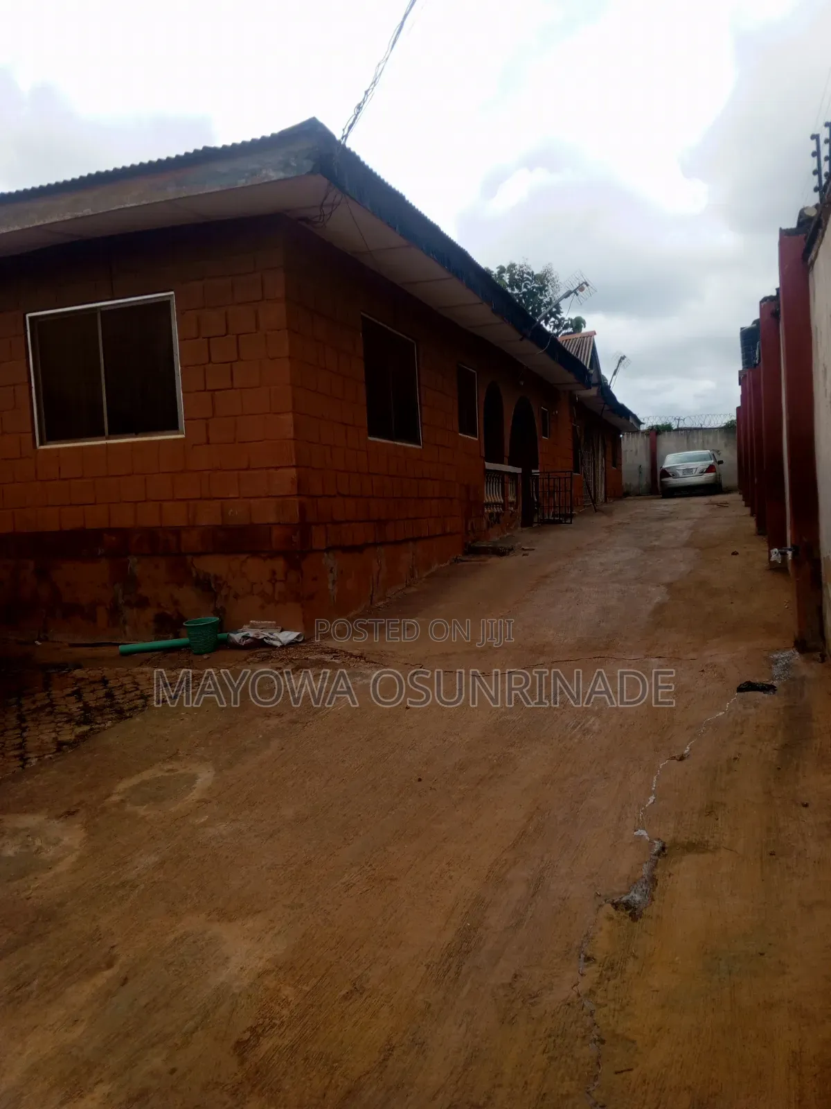 6bdrm Bungalow in Ologuneru for sale in Ologuneru