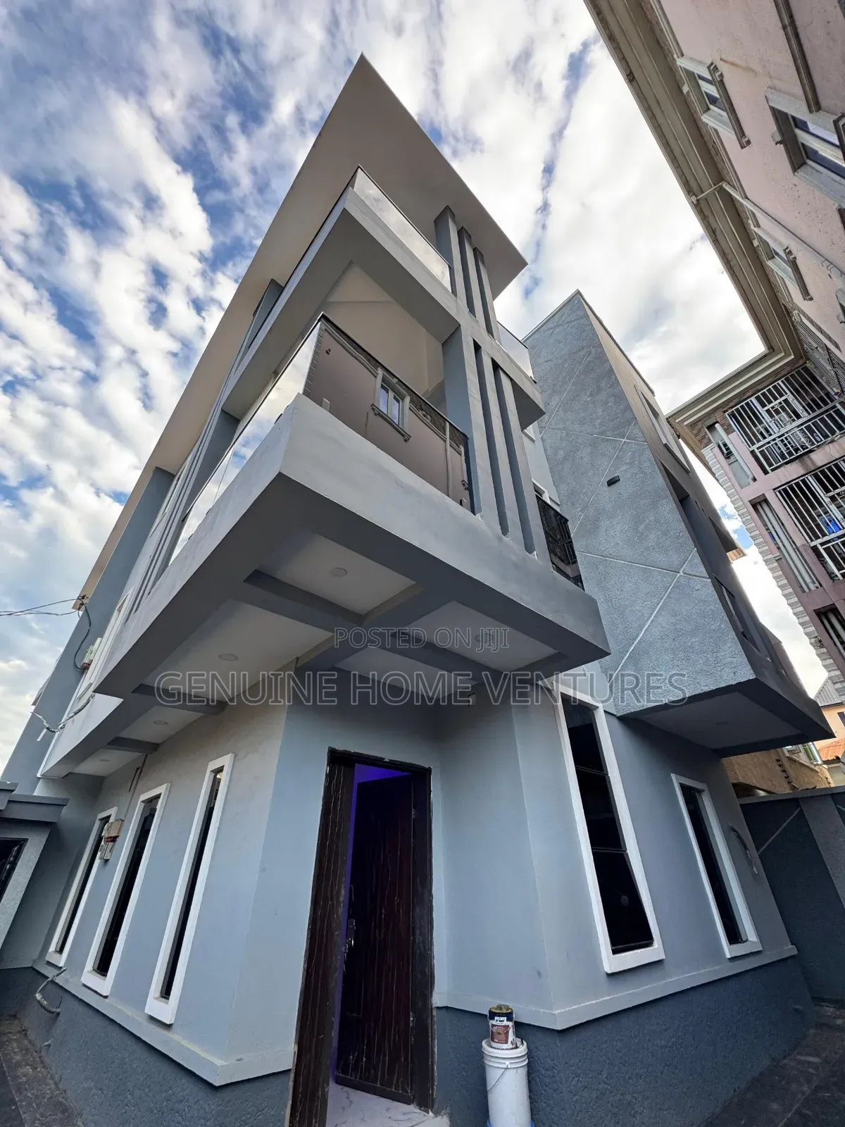 4bdrm Duplex in Ebute Metta for sale in Ebute Metta