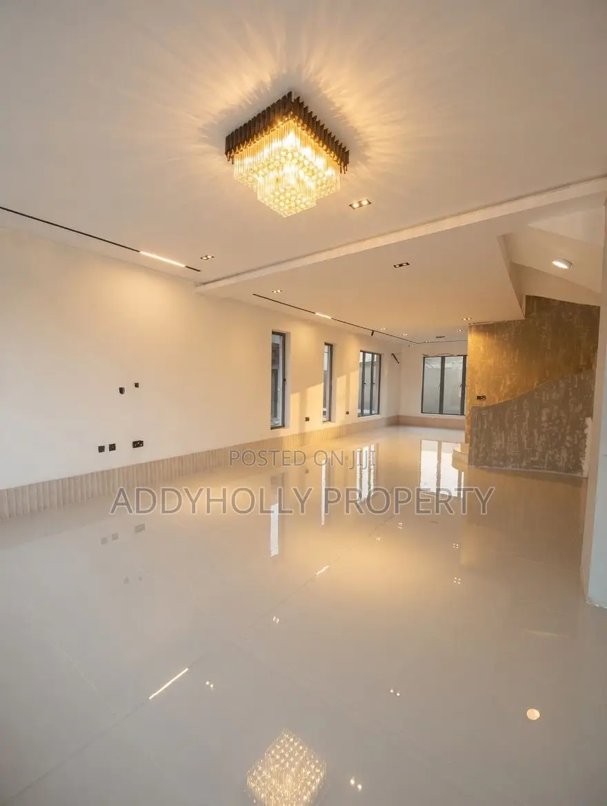 5bdrm Duplex in Parkview Estate for sale in Parkview Estate