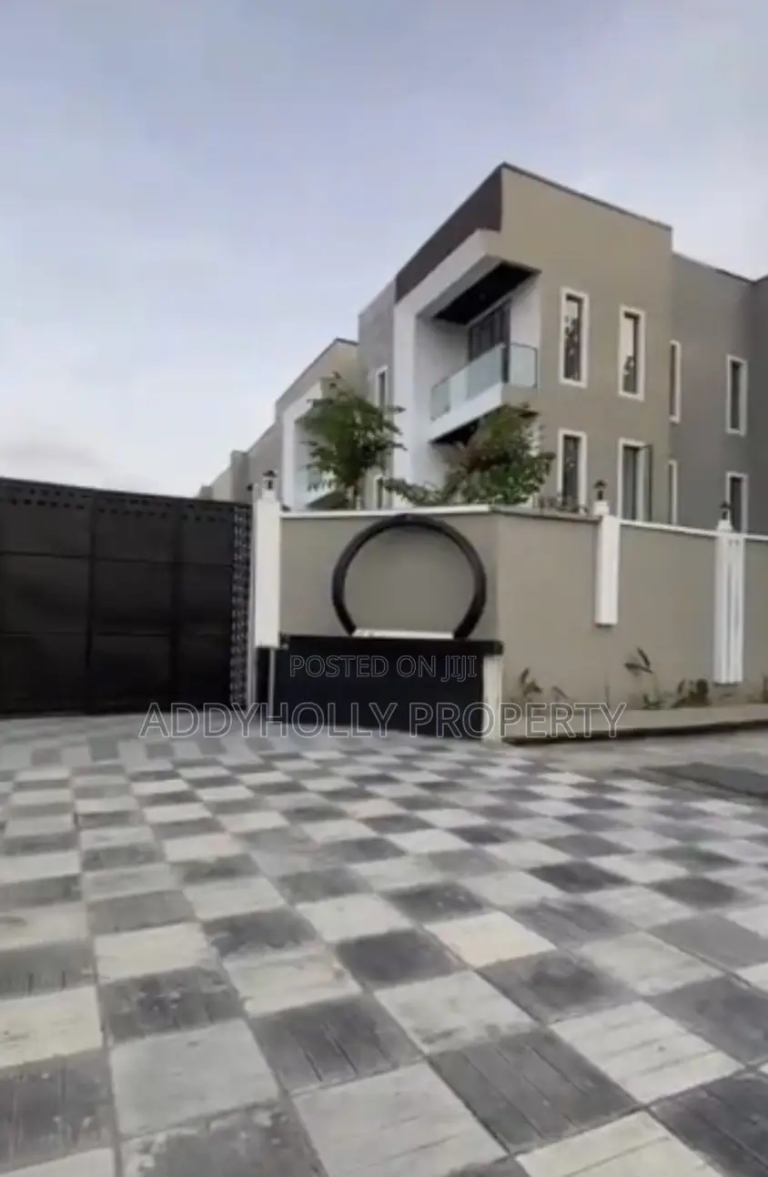 5bdrm Duplex in Parkview Estate for sale in Parkview Estate
