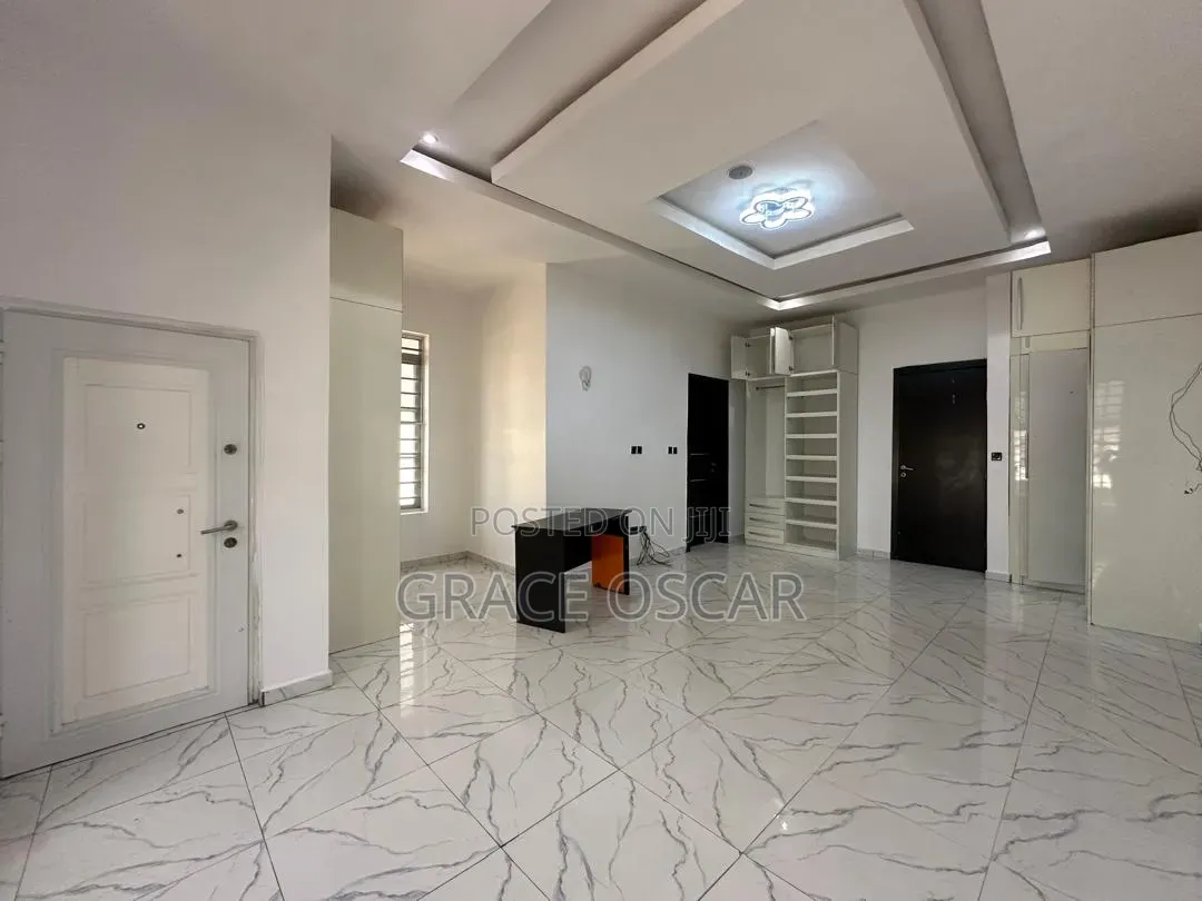 4bdrm Duplex in Chevron for rent in Chevron