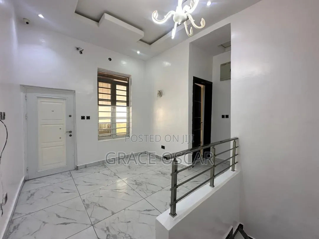 4bdrm Duplex in Chevron for rent in Chevron