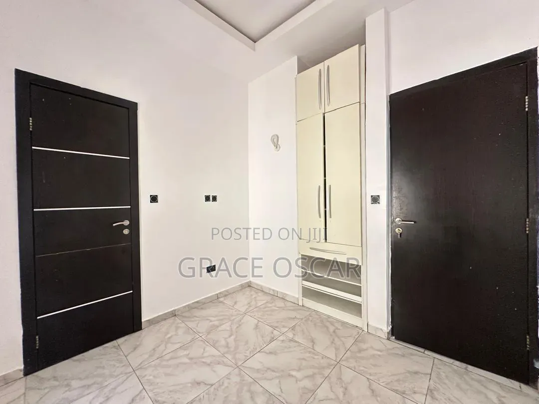 4bdrm Duplex in Chevron for rent in Chevron