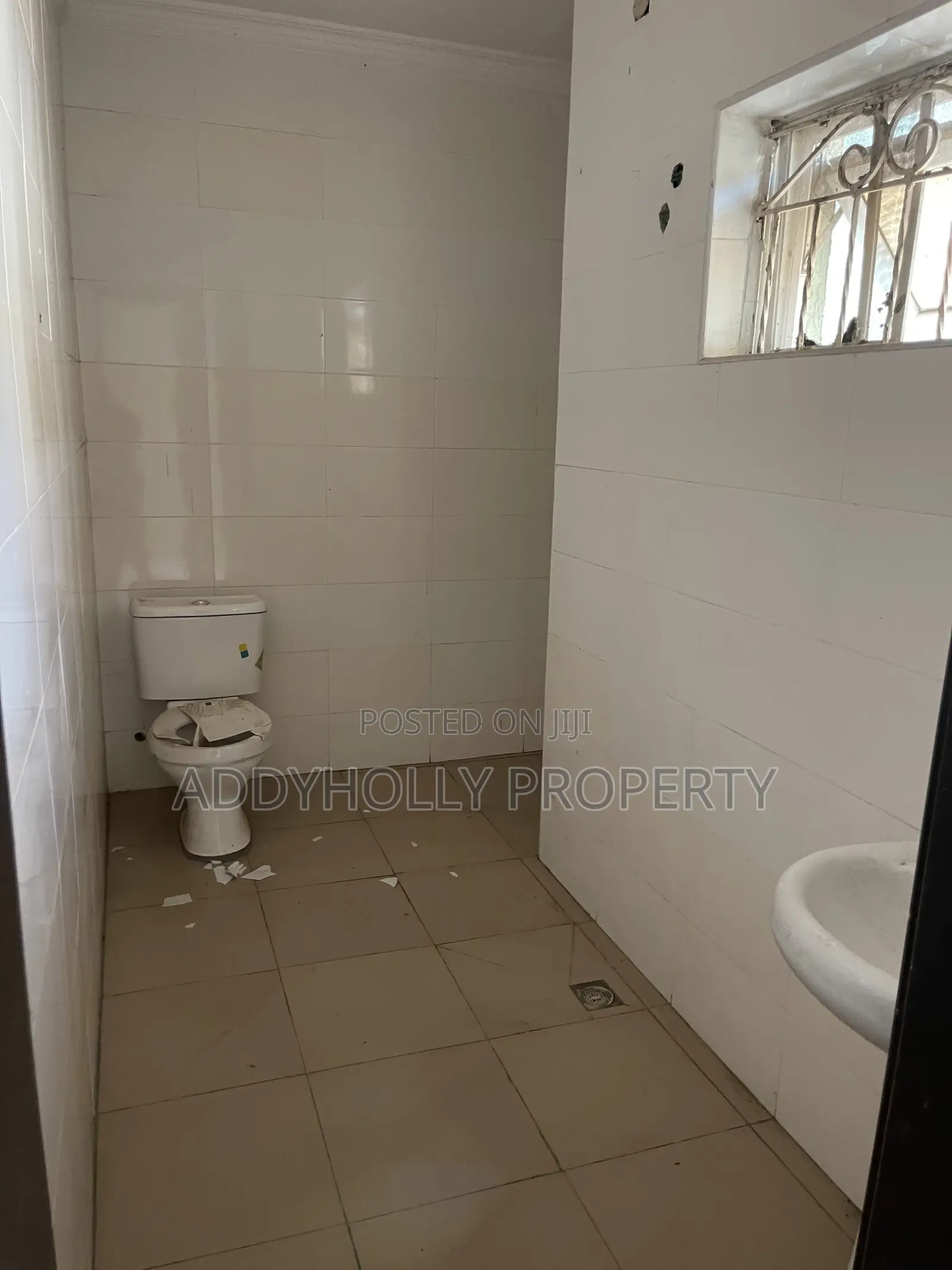 3bdrm Apartment in Ipaja Road for sale in Ipaja Road