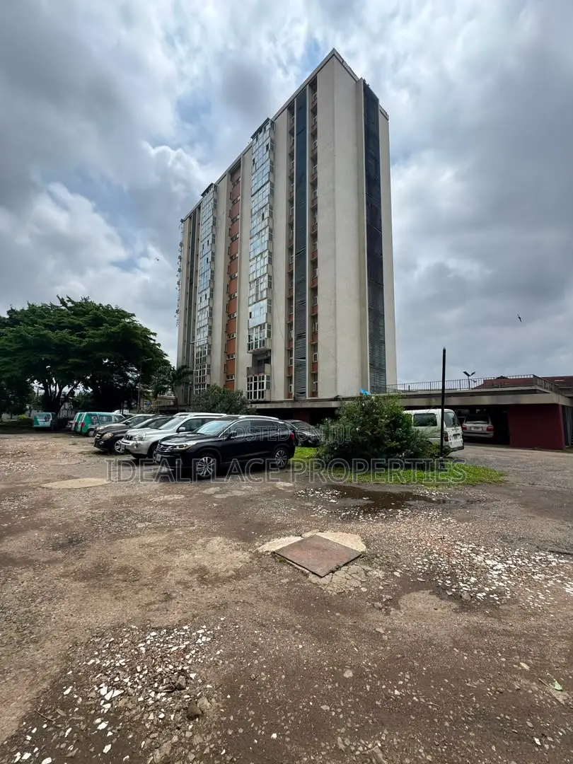 Furnished 3bdrm Apartment in Eric Moore for sale in Eric Moore