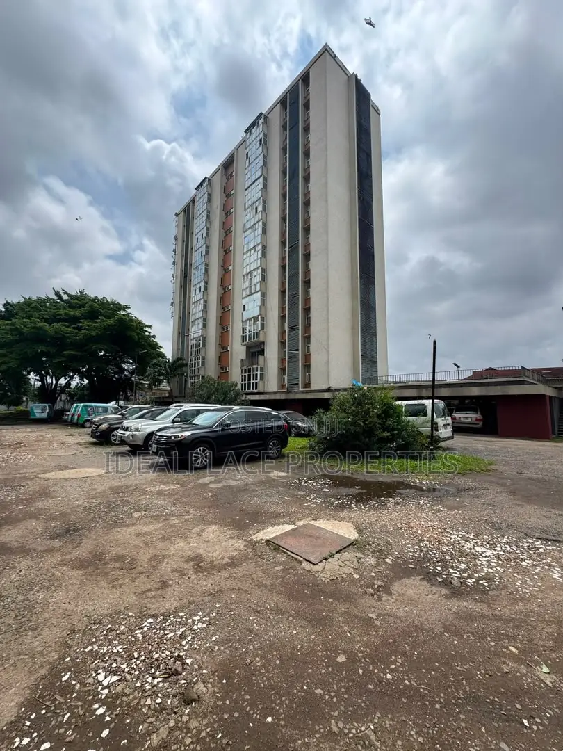 Furnished 3bdrm Apartment in Eric Moore for sale in Eric Moore