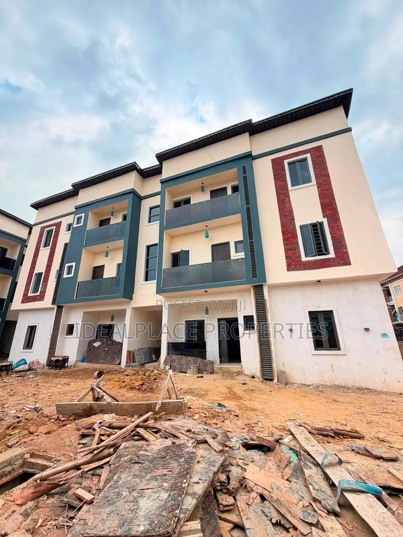 2bdrm Apartment in Surulere for sale in Surulere