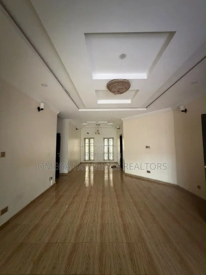 3bdrm Apartment in Kolapo Ishola Gra, Akobo for rent in Akobo