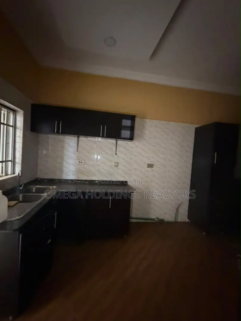 3bdrm Apartment in Kolapo Ishola Gra, Akobo for rent in Akobo