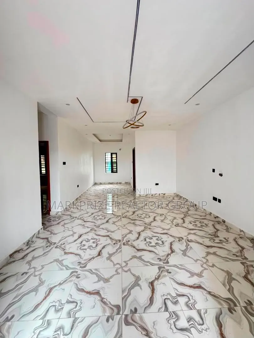 2bdrm Apartment in Surulere Lagos for sale in Aguda / Surulere