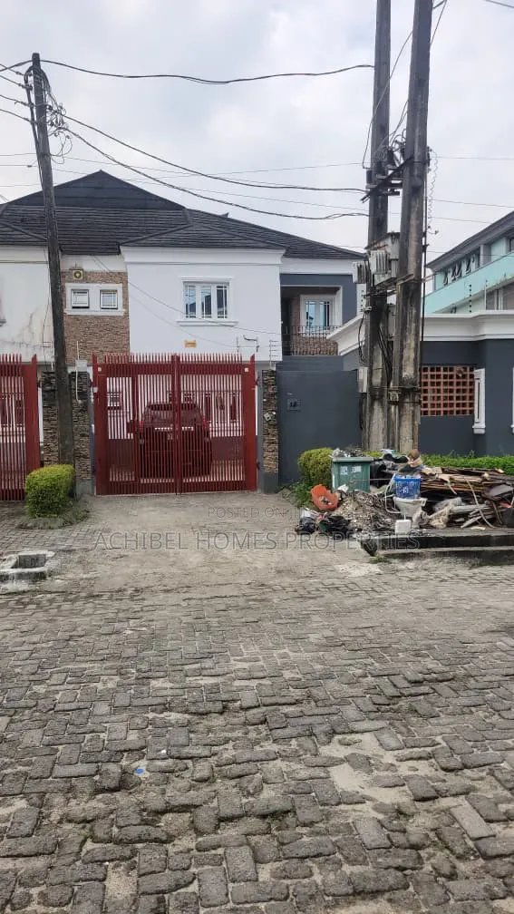 A 4 Bedroom Duplex With Bq in Lekki Phase 1