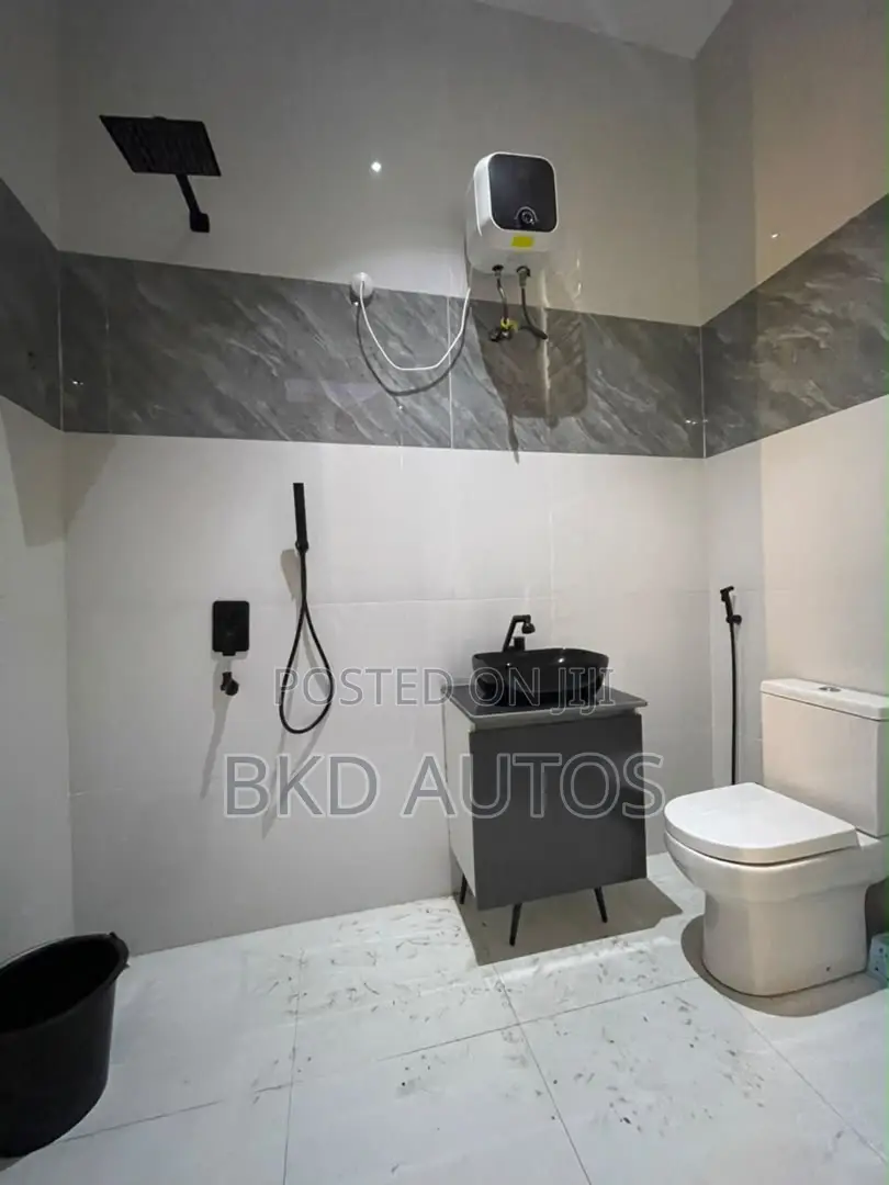 Furnished 2bdrm Penthouse in Chevron for sale in Chevron