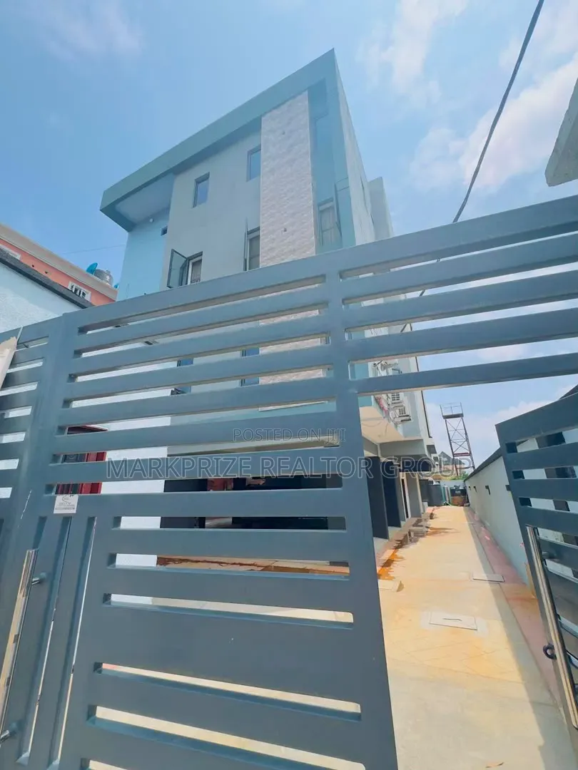 2bdrm Apartment in Surulere Lagos for sale in Aguda / Surulere