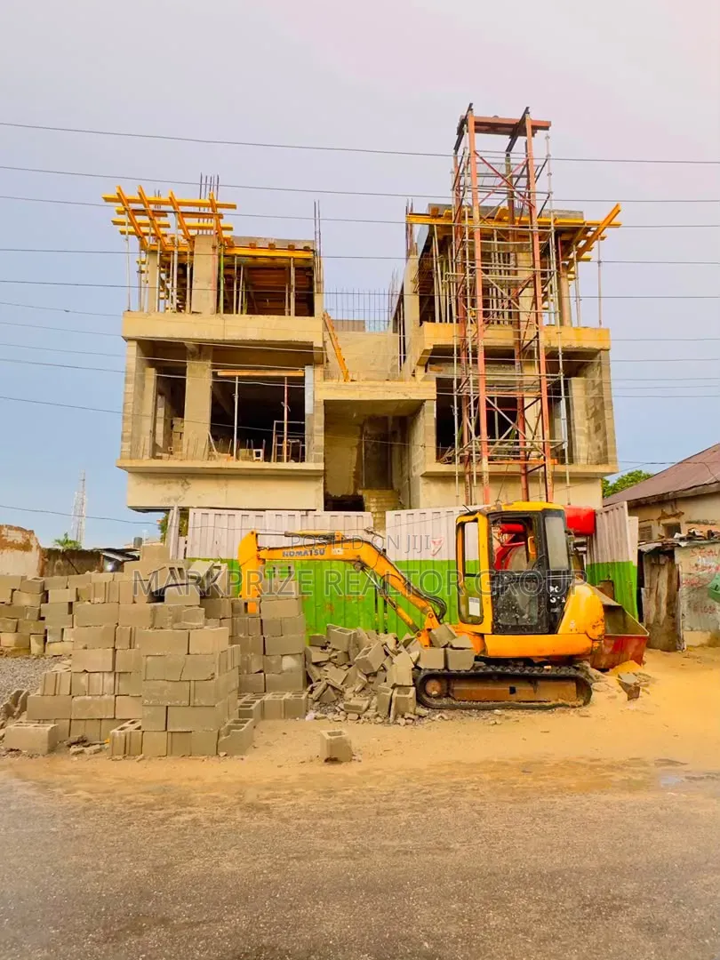 3bdrm Apartment in Yaba Lagos for sale in Sabo / Yaba