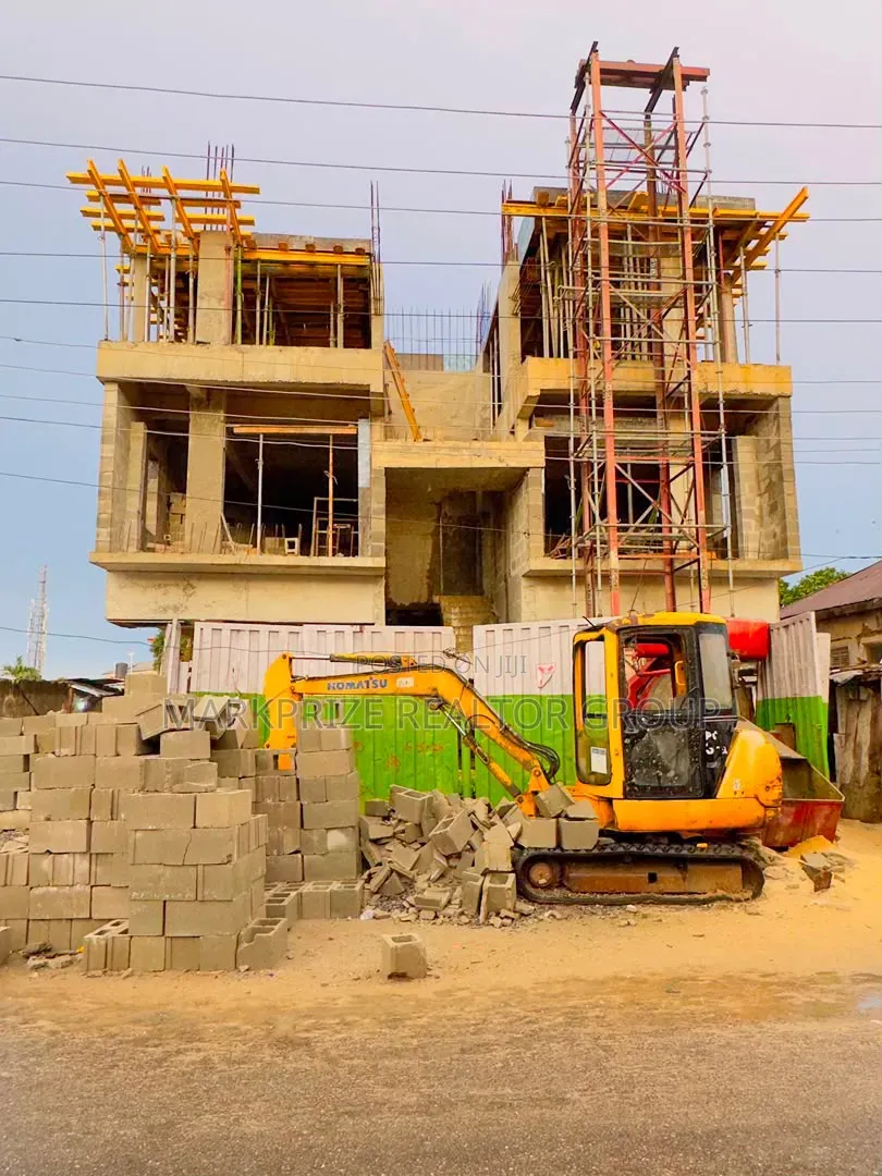3bdrm Apartment in Yaba Lagos for sale in Sabo / Yaba